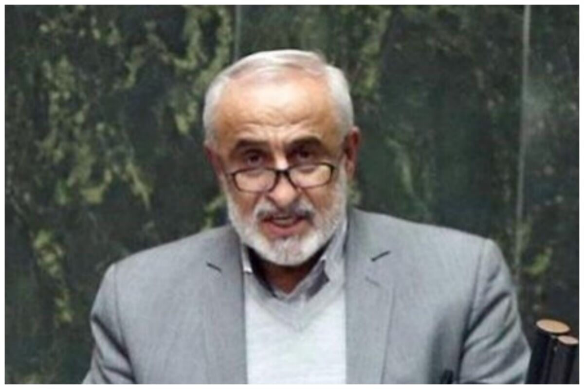 علت نشان دادن عدد 3 توسط الیاس نادران هنگام ثبت نام انتخابات ریاست جمهوری+ عکس