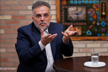 مأموریت ترامپ به یکی از نزدیکان خود برای صلح با ایران/ عباس زاده: اگر جای پزشکیان یا عراقچی بودم، حتما در شرم الشیخ حضور می یافتم