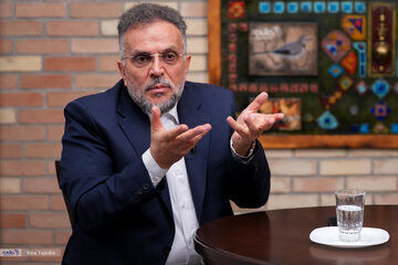 مأموریت ترامپ به یکی از نزدیکان خود برای صلح با ایران / عباس زاده: اگر جای پزشکیان یا عراقچی بودم، حتما در شرم الشیخ حضور می یافتم