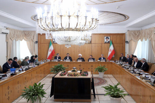 روحانی: کسی که می‌گوید تحریم اثر ندارد حامی آمریکاست/آمریکا هنوز پیغام می‌فرستد/ باید این تحریم ها را بشکنیم یا نه؟