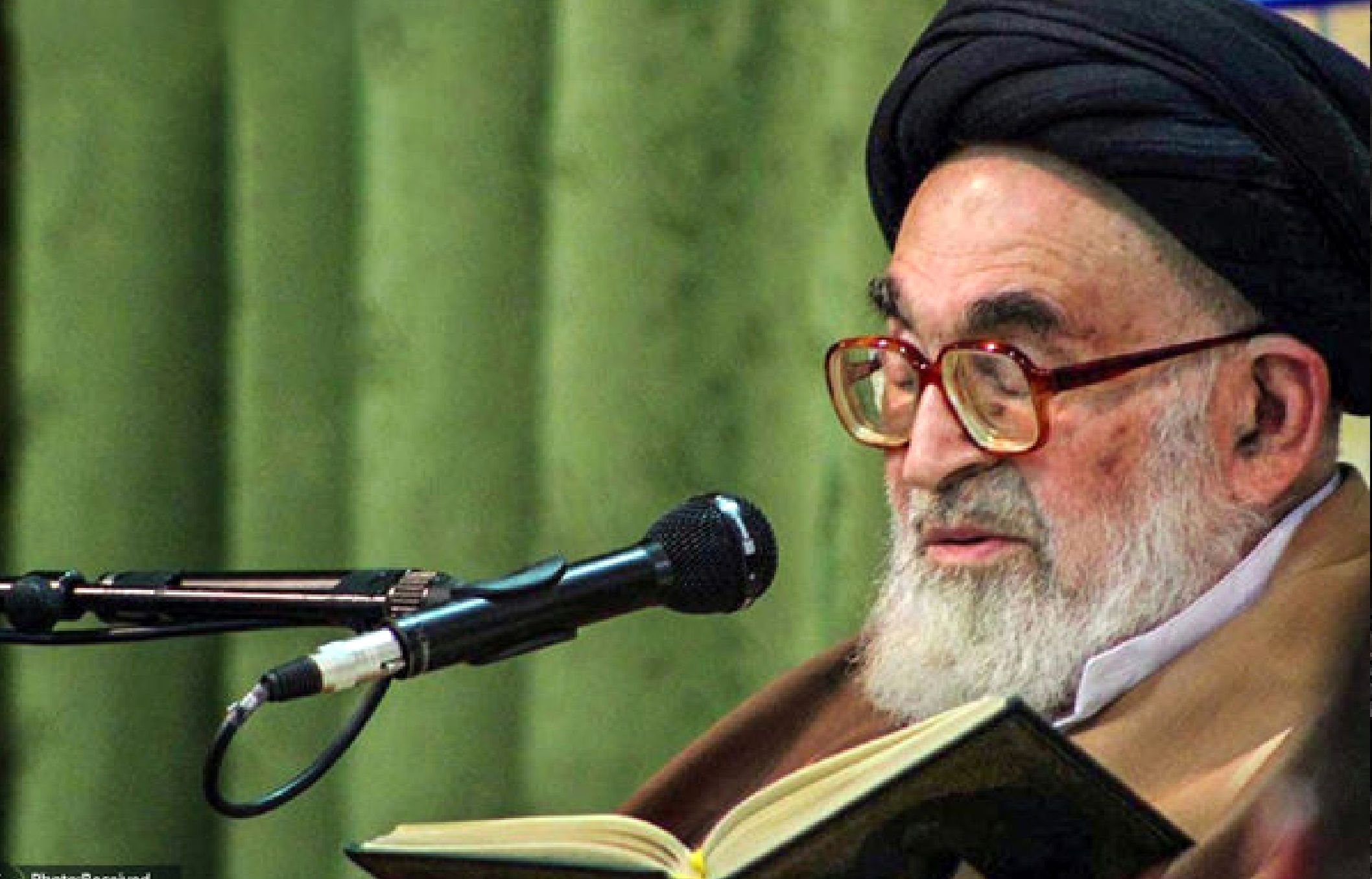 درخواست آیت الله دستغیب برای آزادی زندانیان و رفع حصر