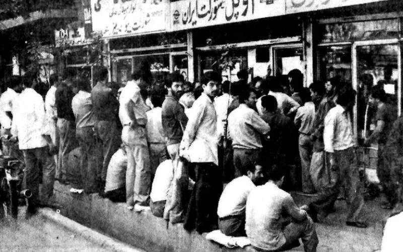 روکشِ نفتی بر سفره‌های کوپنی؛ چرا اقتصاد دهه 60 الگوی مقاومت نیست؟ | آیا صف‌های کوپن بدون دلارهای نفتی دوام می‌آوردند؟