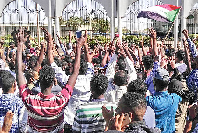 دومینوی تظاهرات از الجزایر به سودان رسید