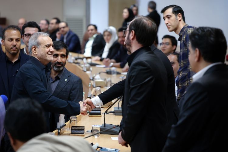 پزشکیان: گفت‌وگوها آمریکا را مجبور به همراهی کرد/ هنر، آوردن نگاه‌های مشترک به میدان است