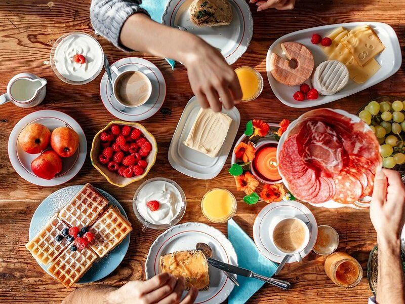 این صبحانه محبوب و خوشمزه فشار خون را بالا می‌برد