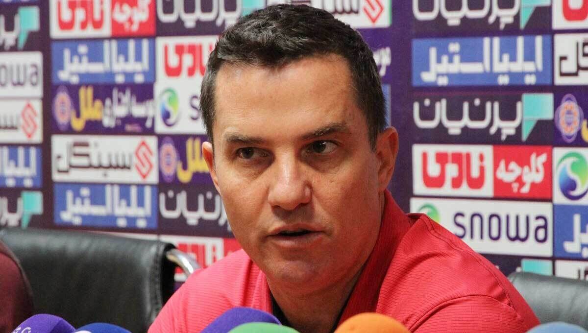 سرمربی تیم پرسپولیس در نشست خبری حاضر نشد!