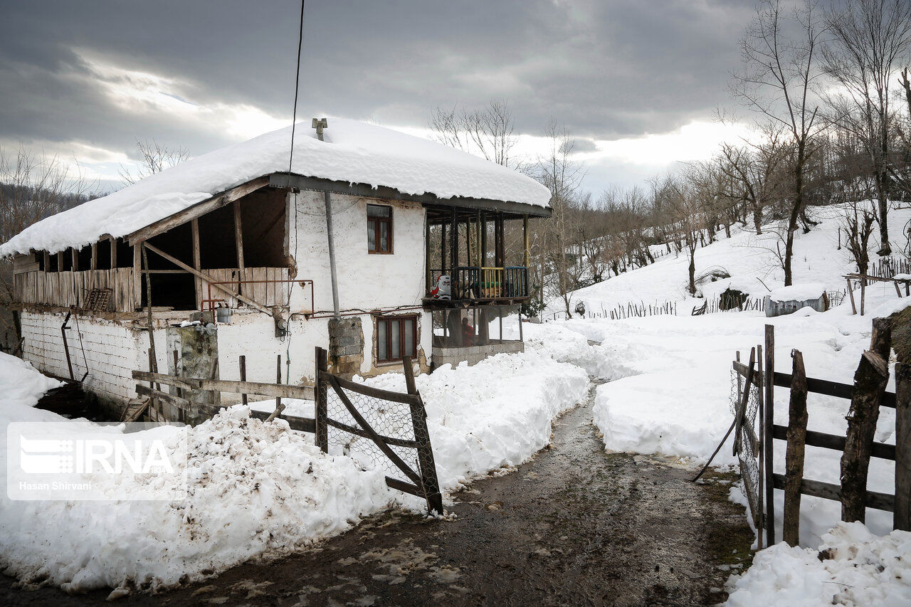 برف مردم ۷۰ روستا در این استان کویری را غافلگیر کرد +فیلم