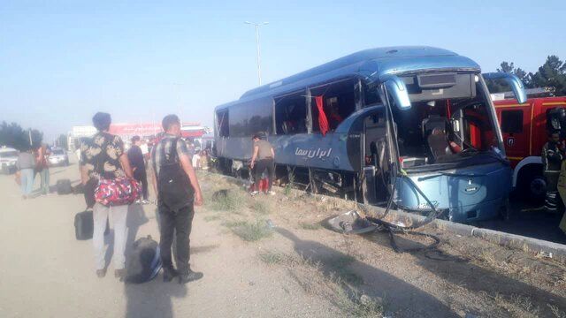 جزئیات تلفات برخورد اتوبوس با نیوجرسی در بزرگراه تهران- قم