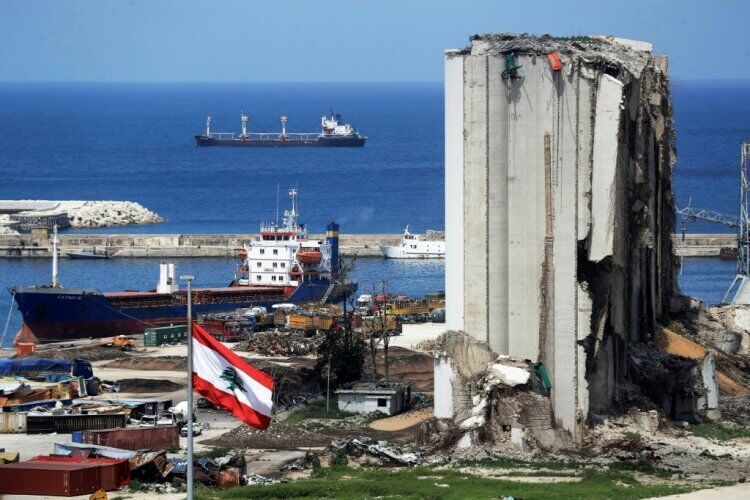 نخست وزیر سابق لبنان به دلیل انفجار بیروت احضار شد