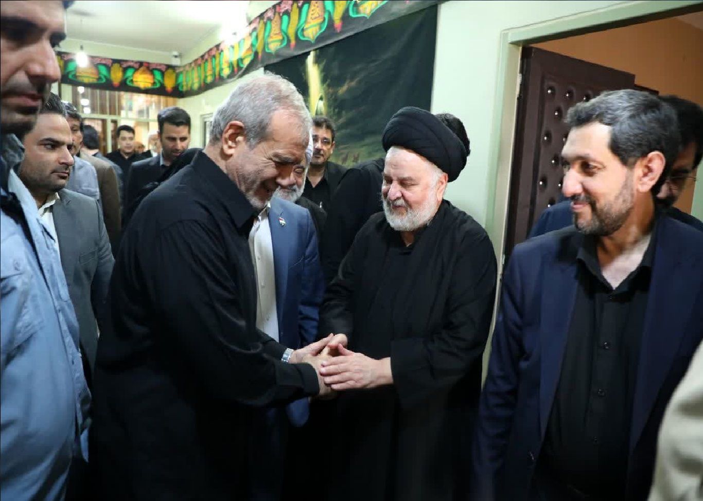 دیدار مهدی کروبی با همسر مصطفی تاج زاده/ پیام مهم خطاب به پزشکیان