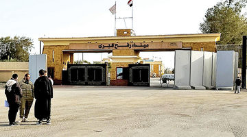 فلسطینی‌ها همچنان پشت حصارها