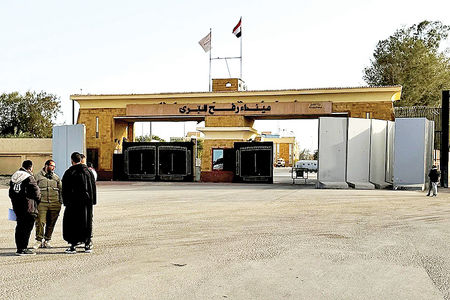 فلسطینی‌ها همچنان پشت حصارها