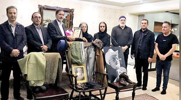 واگذاری یادگاری‌های اکبر عبدی به موزه شهرداری اردبیل