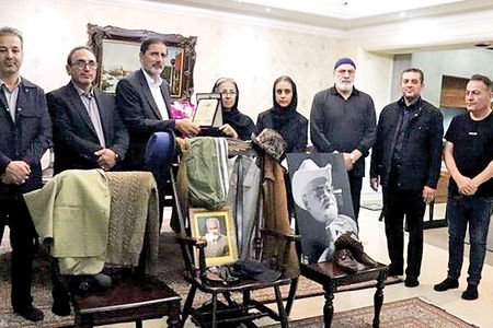 واگذاری یادگاری‌های اکبر عبدی به موزه شهرداری اردبیل