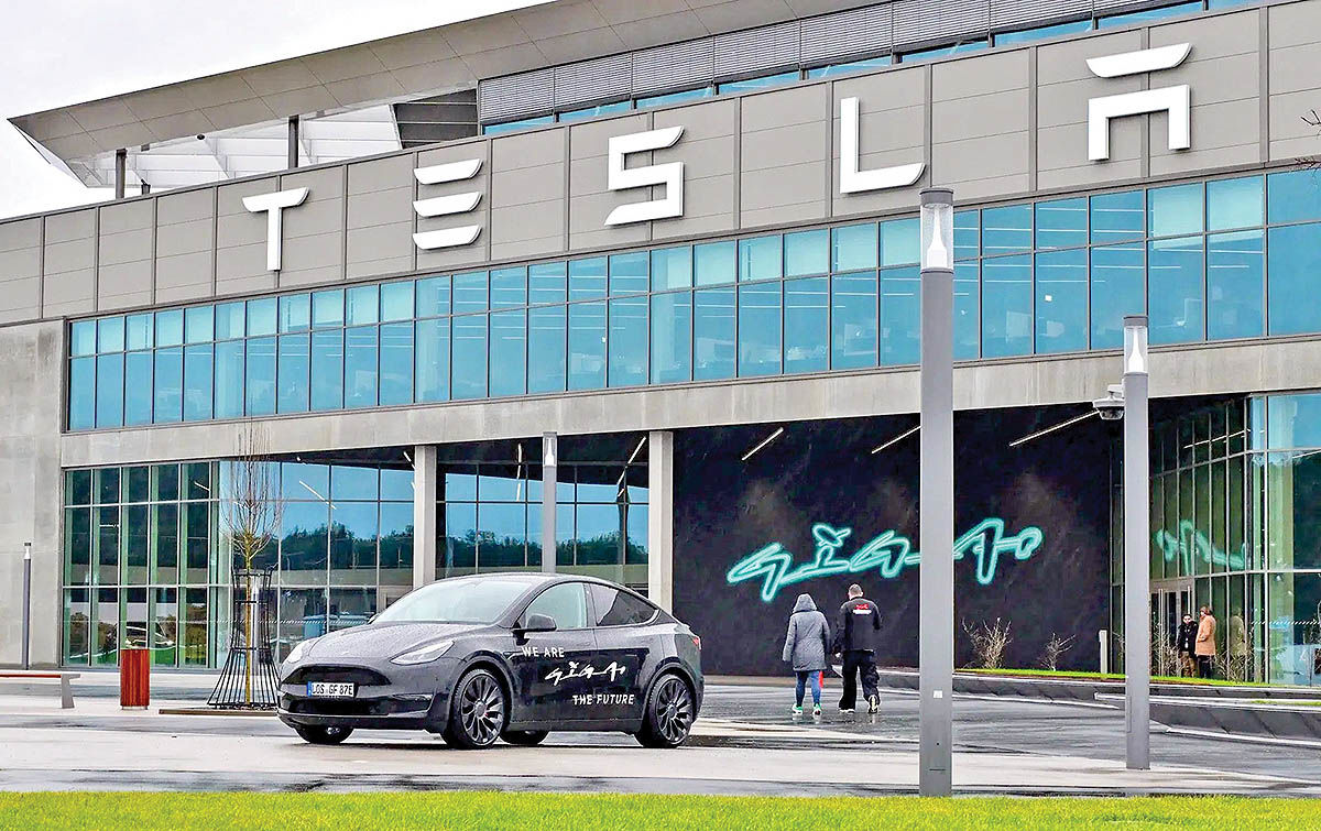 افت فروش تسلا ادامه دارد