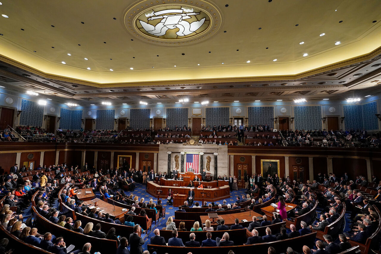 مذاکره رئیس مجلس نمایندگان آمریکا بر سر بسته حمایتی اوکراین 