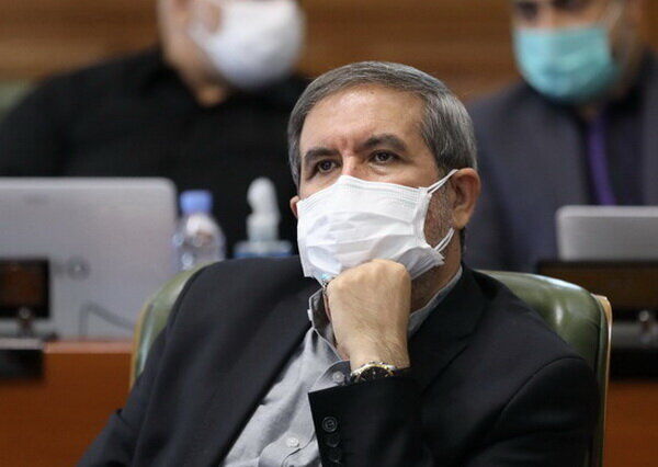 انتقاد یک عضو شورای شهر از پایین بودن حقوق و مزایای کارکنان شهرداری
