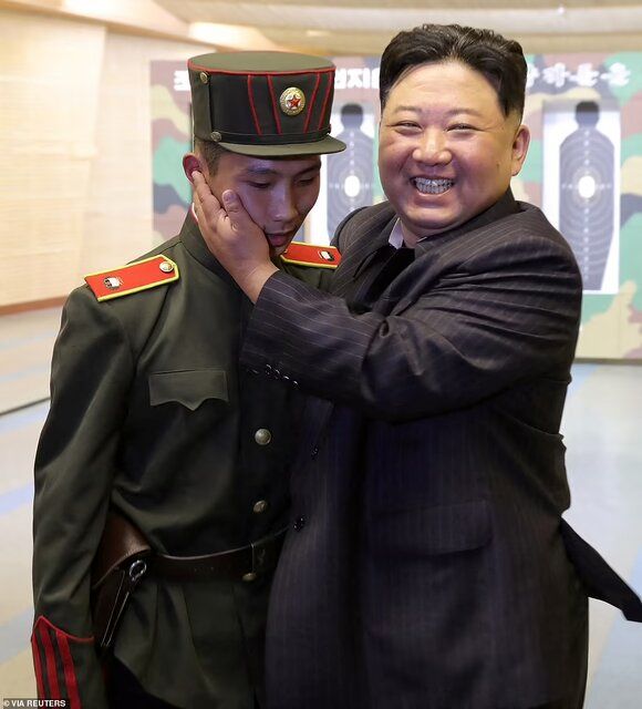 تصاویری جدید از رهبر کره شمالی/ بازدید اون از یک مدرسه نظامی