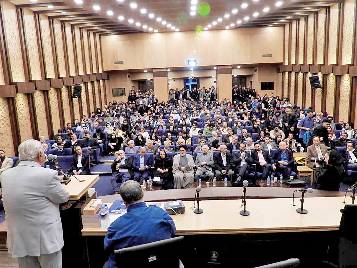 دانشکده حقوق در میانه توفان‌ها