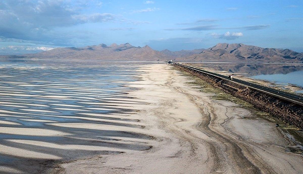 ادعای سخنگوی صنعت آب درباره خشک نشدن دریاچه ارومیه+فیلم