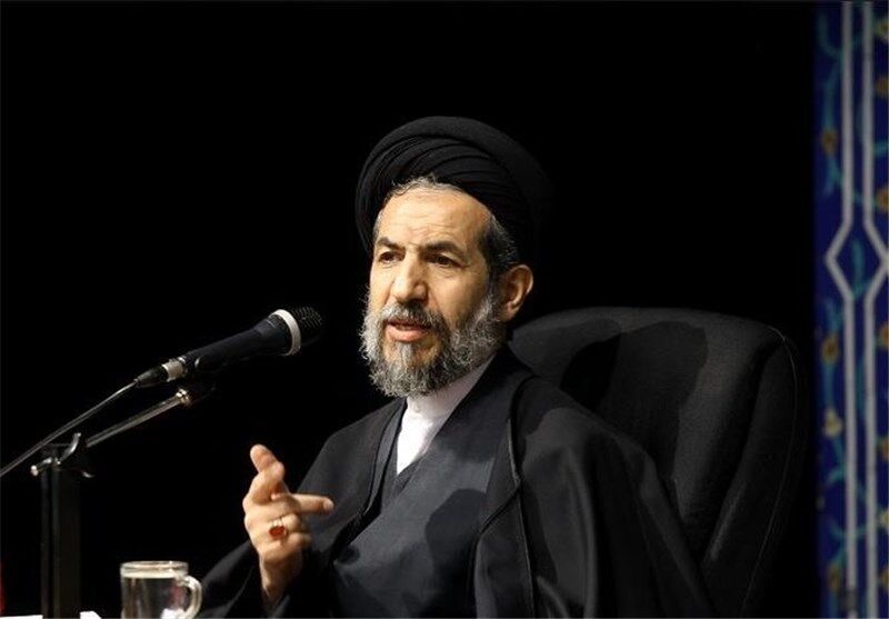 امام جمعه تهران: هیچ دشمنی نباید به خاک، آسمان و دریای ایران فکر کند/ جهان اسلام پس از جنگ‌های جهانی اسیر لیبرالیسم، کاپیتالیسم و سوسیالیسم شد