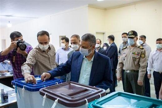 محسن هاشمی با دست شکسته پای صندوق رأی رفت/ فرمانده کل ارتش رأی داد + تصاویر
