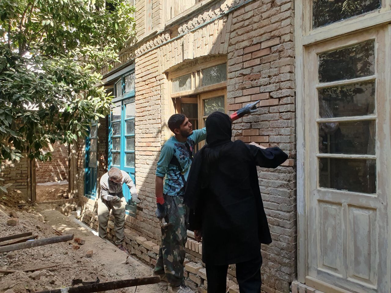200 کامیون زباله در خانه پدری جلال