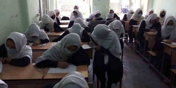 طالبان دبیرستانهای دخترانه را تعطیل کرد