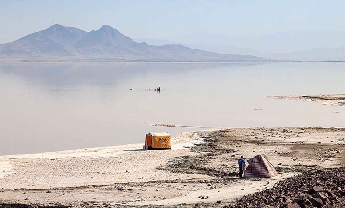 مالچ‌پاشی دریاچه ارومیه تکذیب شد/ مجوزی صادر نشده است!