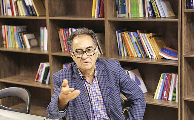 هر روز باید منتظر قیمت دلار باشیم