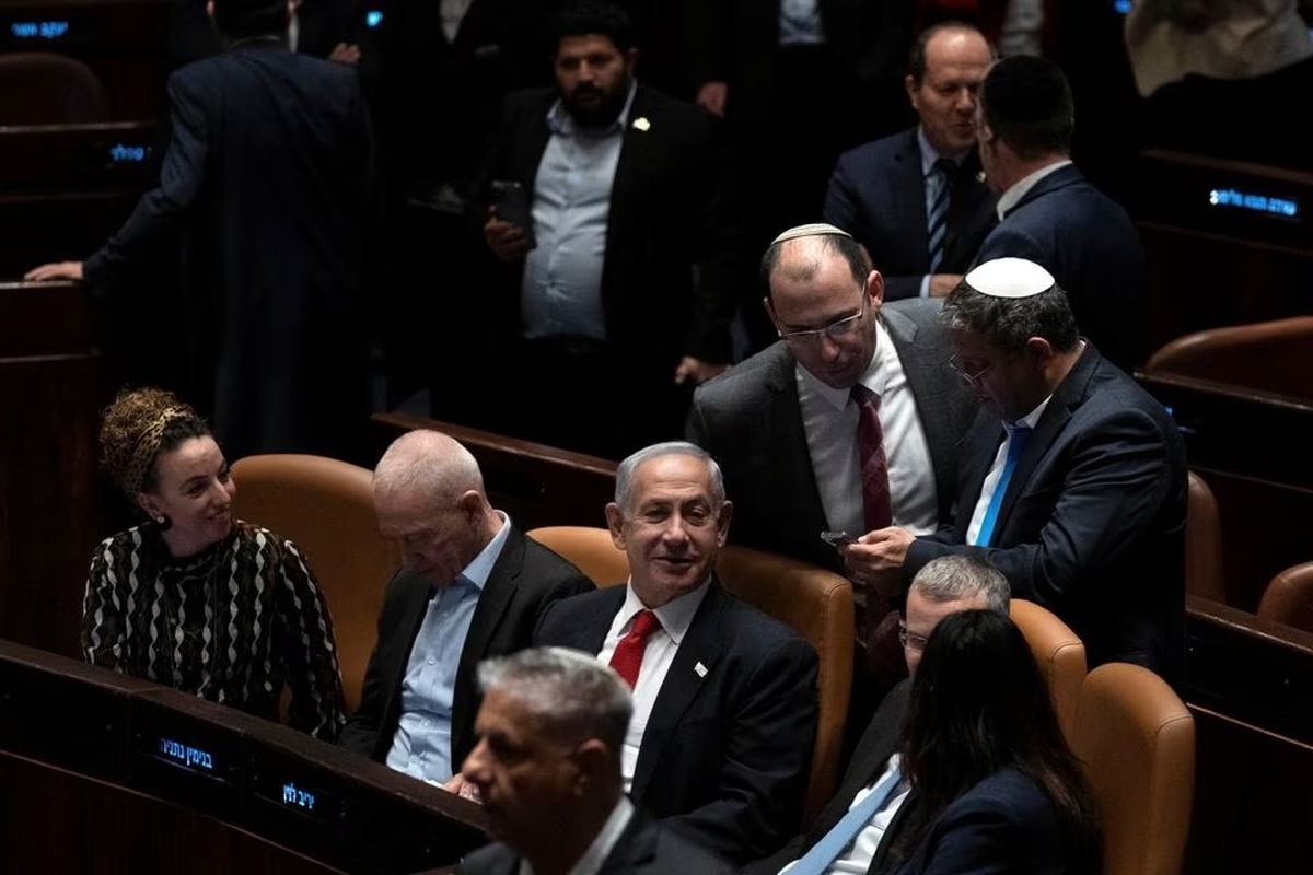 جدال لفظی نمایندگان پارلمان رژیم صهیونیستی با نتانیاهو/تو در مخفیگاهت به آمریکا التماس می‌کردی+فیلم