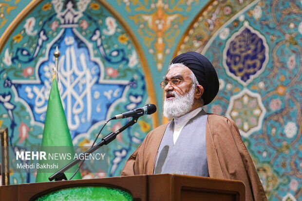 امام جمعه قم ارسال پیام به آمریکا را تکذیب کرد
