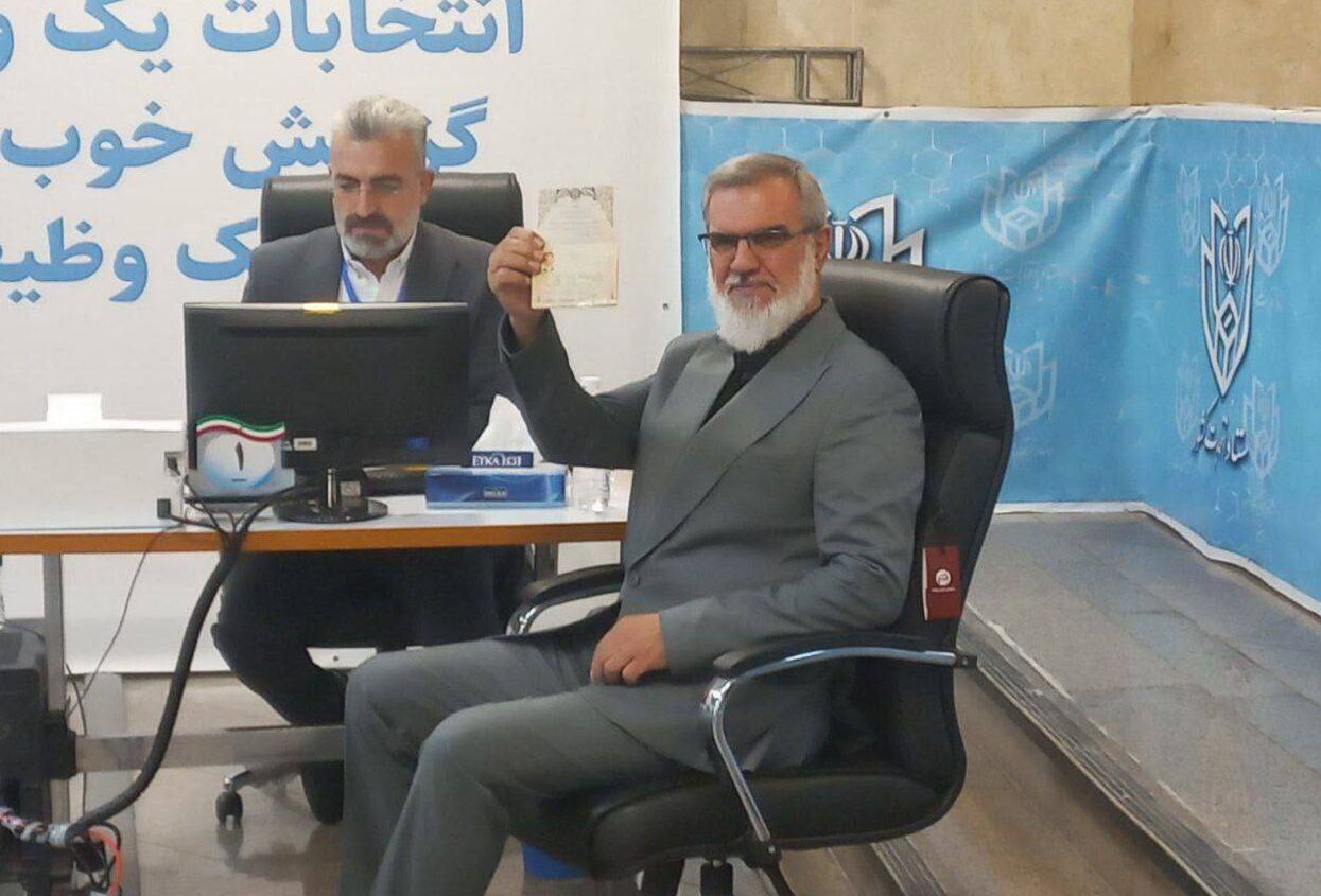 محمد رویانیان در انتخابات ریاست جمهوری ثبت نام کرد+ فیلم