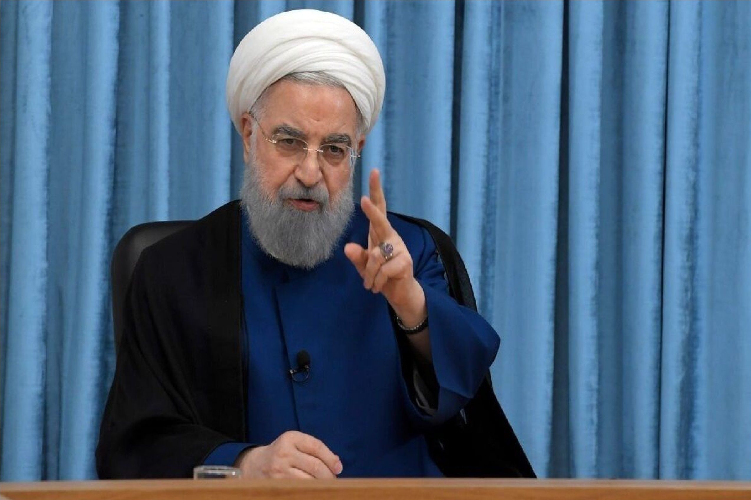 روحانی در خانه بی‌بی‌سی و صدای آمریکا را تماشا می‌کند / او دلتنگ وزیدن نسیم لندن و نیویورک است / بهتر است به فکر تنظیم دفاعیه‌اش باشد