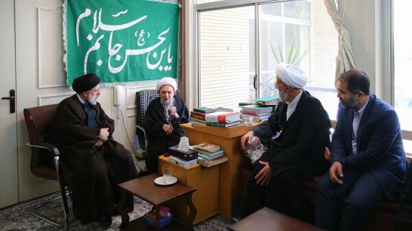 رئیس جمهور به دیدار آیت‌الله ناصری رفت