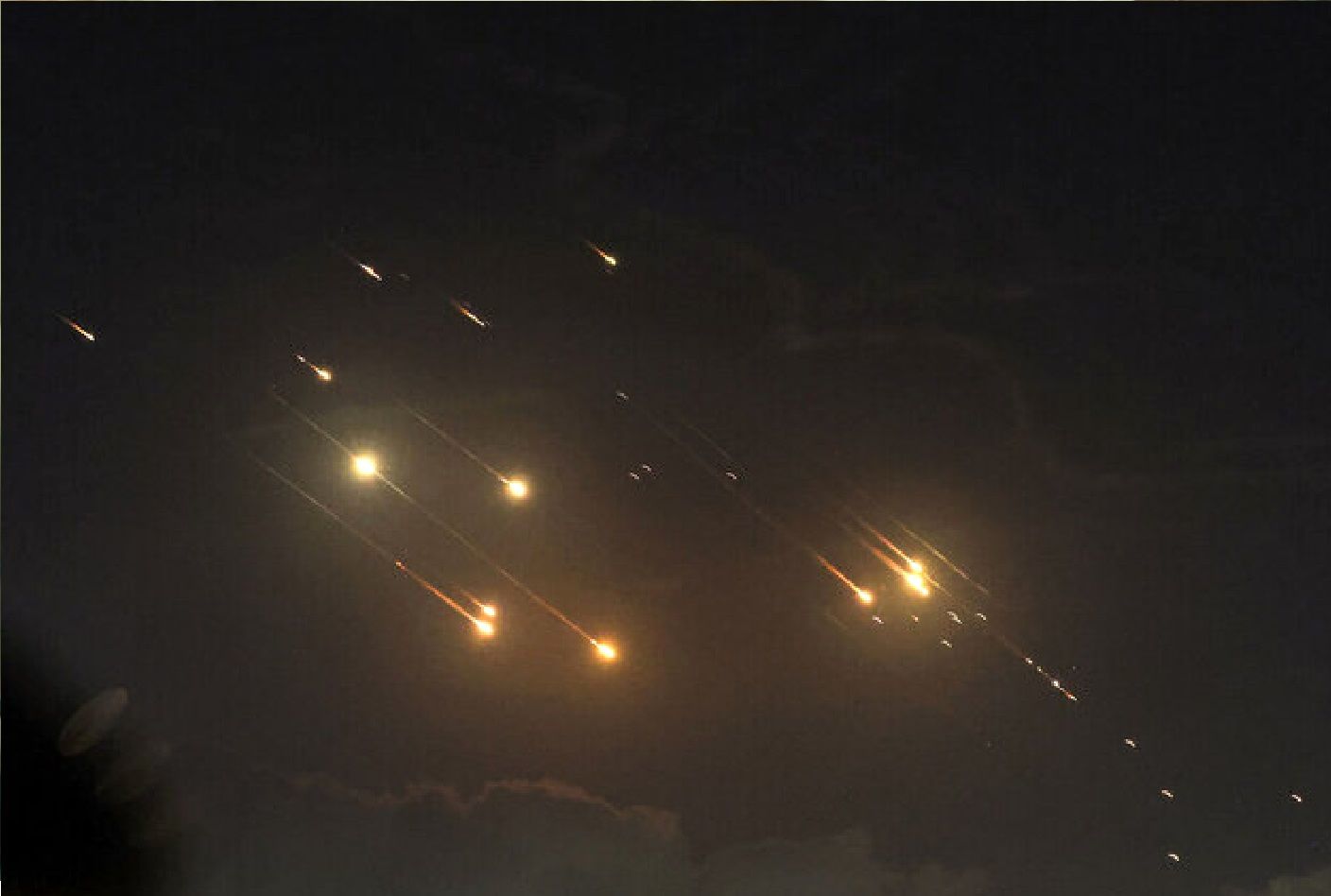 واکنش معاون عملیات پدافند هوایی به هک پدافند ایران در شب حمله اسرائیل/ موج اول حملات با کدام موشک‌ها بود؟