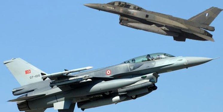 پرواز خطرناک جنگنده‌های اف-16 ترکیه هنگام رزمایش ناتو