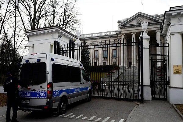 جزئیات حمله به سفارت روسیه در لهستان با «کوکتل مولوتوف»