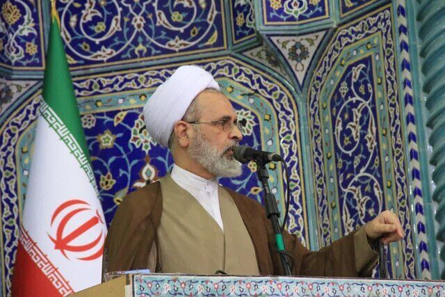 امام جمعه قم: مدعی حقوق زن در اروپا و آمریکا هستیم!