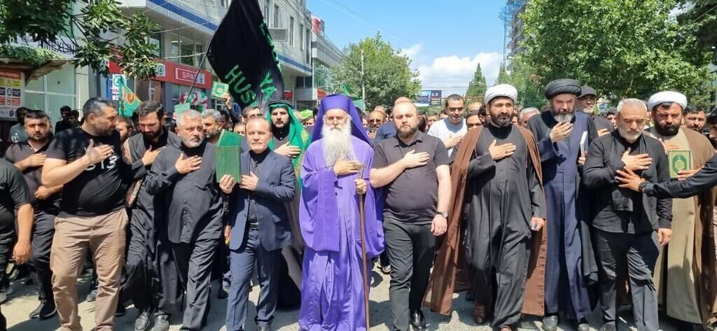 حضور متفاوت سفیر ایران در گرجستان در مراسم تاسوعا+عکس
