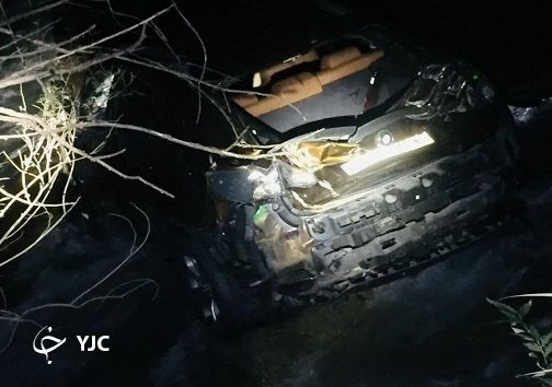 تصاویری از سقوط خودرو BMW X۴ در رودخانه کرج