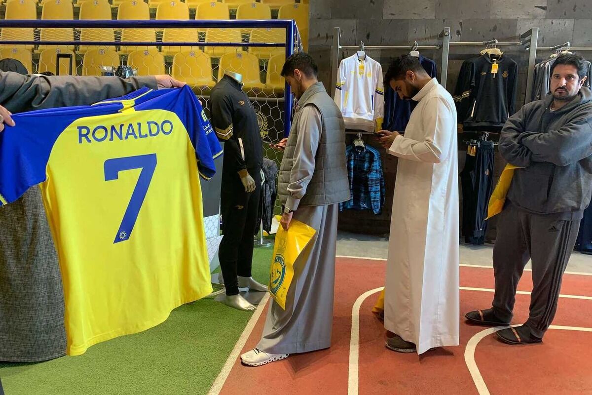 فروش پیراهن رونالدو در عربستان رکورد زد!