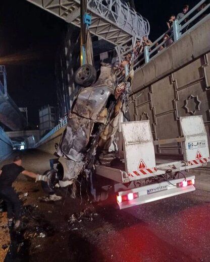 عکسی از سقوط هولناک یک خودرو از پل صدر تهران/ 2 نفر جان باختند