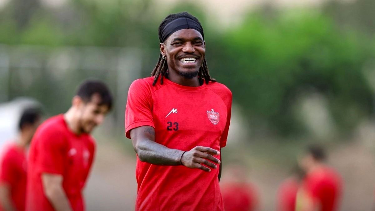 یک خارجی رسید، دیگری نه