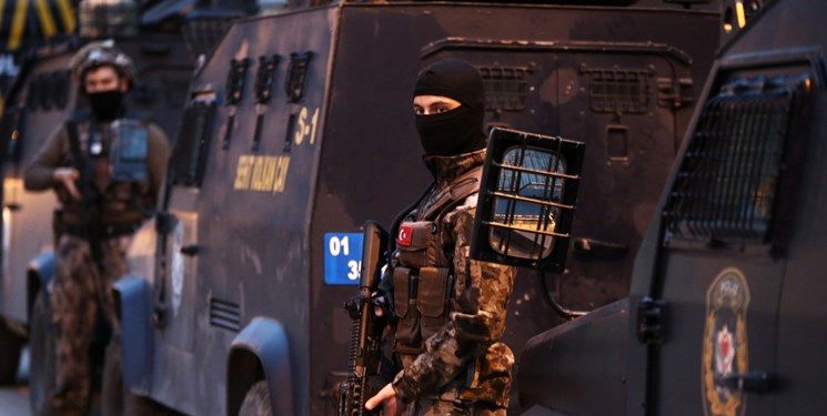 بازداشت 5 تروریست در استانبول/ کشف سلاح های غیرمجاز
