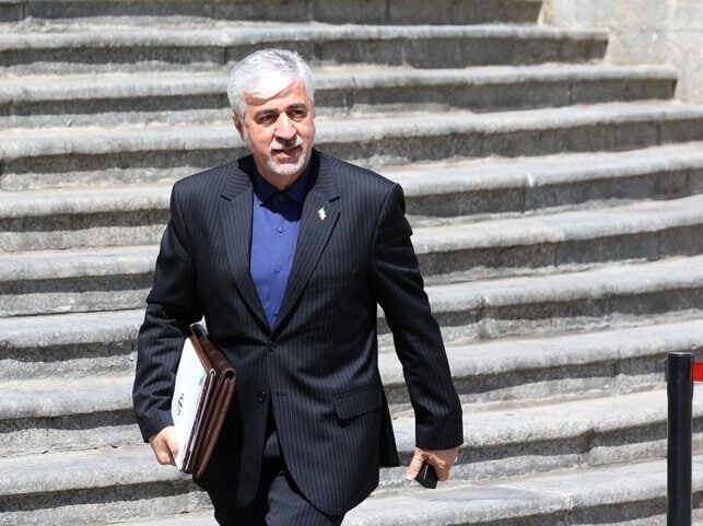 نسخه تکراری رئیسی برای خداحافظی وزرا از دولت 
