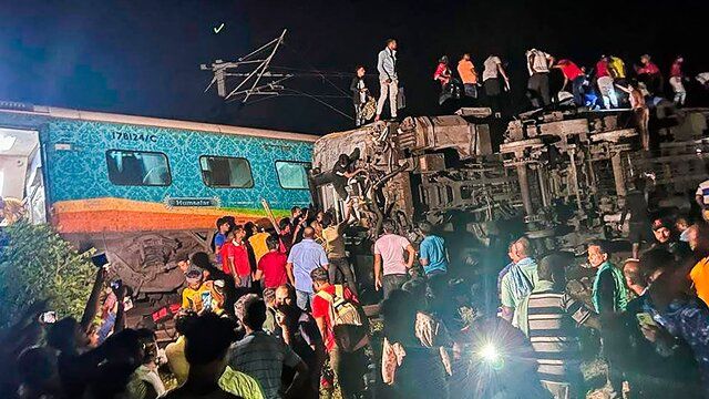 برخورد مرگبار دو قطار /چند هندی کشته شدند؟