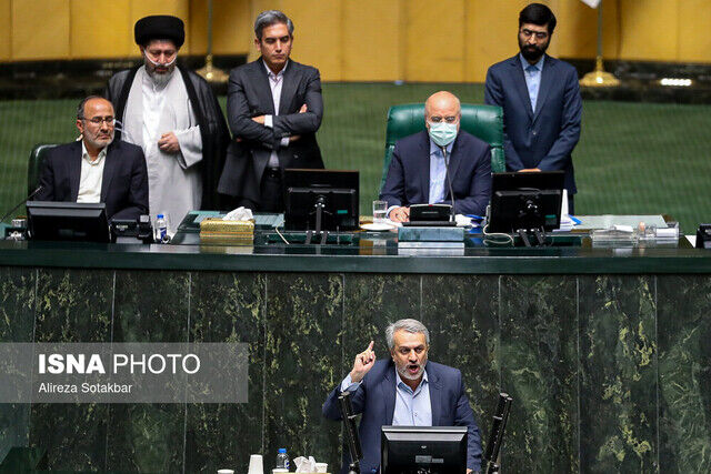 فاطمی امین: منتقد قیمت خودرو هستم/ مگر من مسئول ارز و تسهیلات بانکی هستم؟/ فرصت دهید مشکلات را حل می کنم