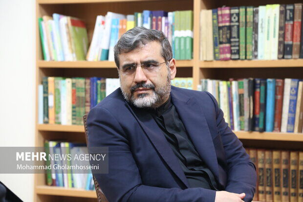 وزیر ارشاد: در پررونق ترین دوران فرهنگی کشور هستیم/ هیچ شکافی بین هنرمندان و دولت وجود ندارد