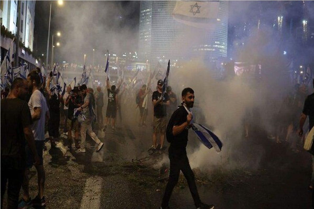 پلیس اسرائیل به ماشین های آب پاش متوسل شد